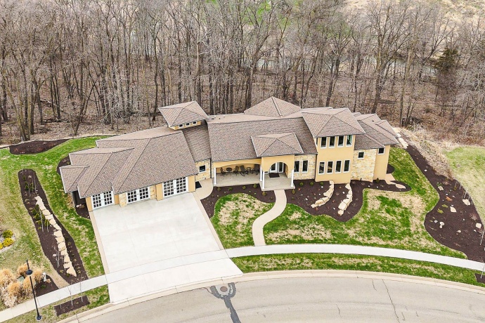 1735 Creek Wood, DUBUQUE, Iowa 52003, 5 Bedrooms Bedrooms, ,5 BathroomsBathrooms,House,For Sale,Creek Wood,202502159