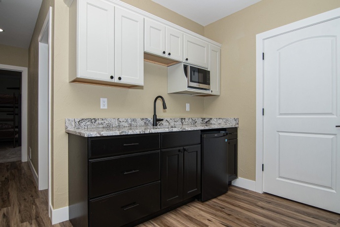 1735 Creek Wood, DUBUQUE, Iowa 52003, 5 Bedrooms Bedrooms, ,5 BathroomsBathrooms,House,For Sale,Creek Wood,202502159