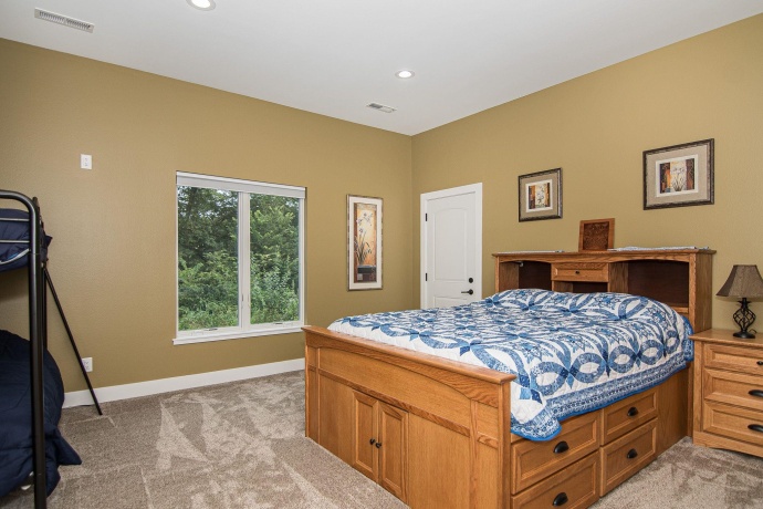 1735 Creek Wood, DUBUQUE, Iowa 52003, 5 Bedrooms Bedrooms, ,5 BathroomsBathrooms,House,For Sale,Creek Wood,202502159