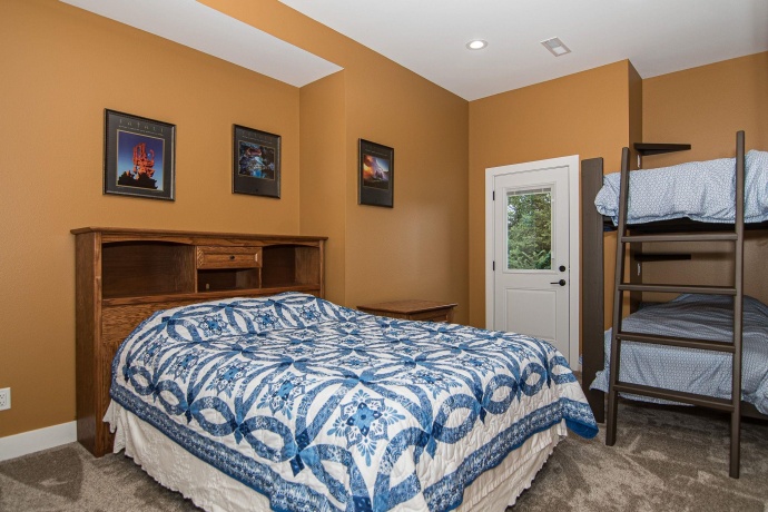 1735 Creek Wood, DUBUQUE, Iowa 52003, 5 Bedrooms Bedrooms, ,5 BathroomsBathrooms,House,For Sale,Creek Wood,202502159