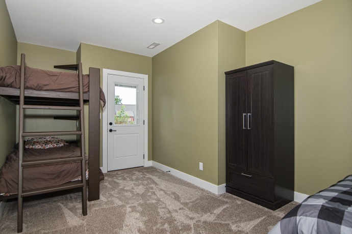 1735 Creek Wood, DUBUQUE, Iowa 52003, 5 Bedrooms Bedrooms, ,5 BathroomsBathrooms,House,For Sale,Creek Wood,202502159