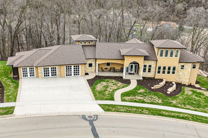 1735 Creek Wood, DUBUQUE, Iowa 52003, 5 Bedrooms Bedrooms, ,5 BathroomsBathrooms,House,For Sale,Creek Wood,202502159