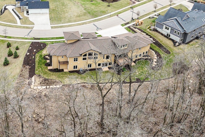 1735 Creek Wood, DUBUQUE, Iowa 52003, 5 Bedrooms Bedrooms, ,5 BathroomsBathrooms,House,For Sale,Creek Wood,202502159