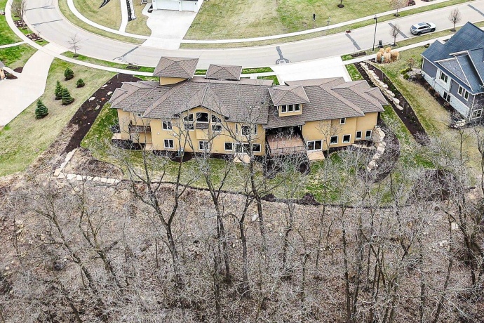 1735 Creek Wood, DUBUQUE, Iowa 52003, 5 Bedrooms Bedrooms, ,5 BathroomsBathrooms,House,For Sale,Creek Wood,202502159