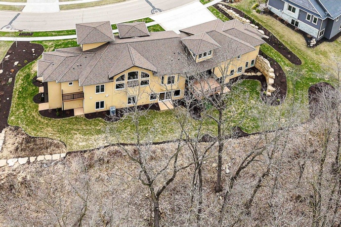 1735 Creek Wood, DUBUQUE, Iowa 52003, 5 Bedrooms Bedrooms, ,5 BathroomsBathrooms,House,For Sale,Creek Wood,202502159