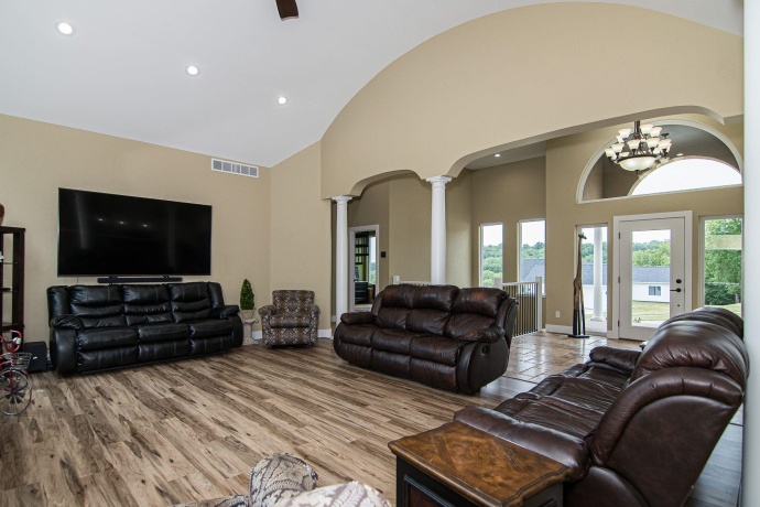 1735 Creek Wood, DUBUQUE, Iowa 52003, 5 Bedrooms Bedrooms, ,5 BathroomsBathrooms,House,For Sale,Creek Wood,202502159