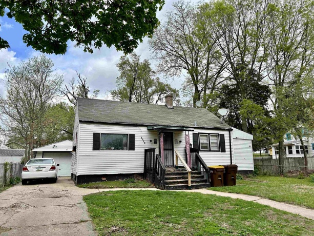 2015 CHESTNUT, ROCKFORD, Illinois 61102, 3 Bedrooms Bedrooms, ,1 BathroomBathrooms,House,For Sale,CHESTNUT,202502200