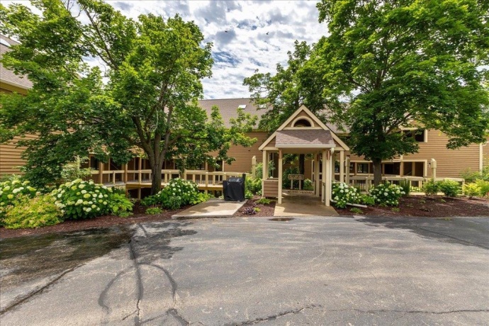 B2 Long Bay Point, GALENA, Illinois 61036, 1 Bedroom Bedrooms, ,1 BathroomBathrooms,Condominium,For Sale,Long Bay Point,202502274