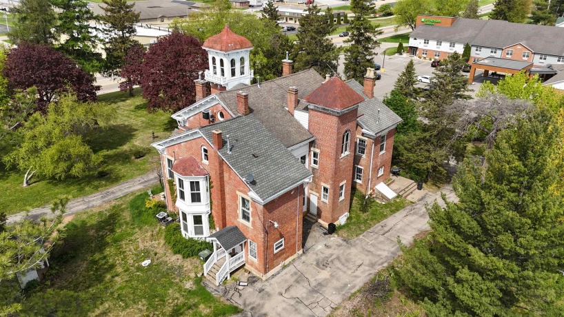 11373 US Highway 20, GALENA, Illinois 61036, 10 Bedrooms Bedrooms, ,8 BathroomsBathrooms,House,For Sale,US Highway 20,202502299