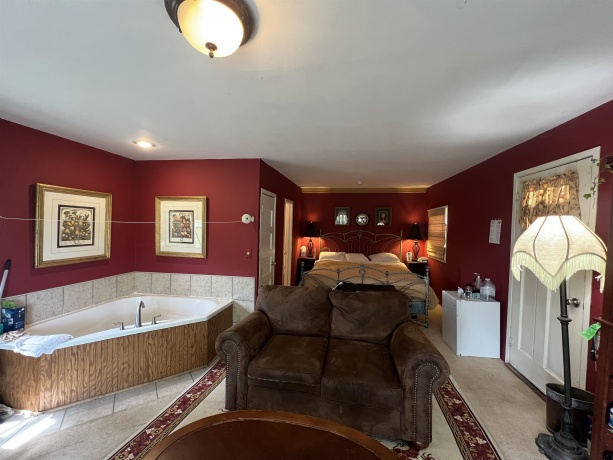 11373 US Highway 20, GALENA, Illinois 61036, 10 Bedrooms Bedrooms, ,8 BathroomsBathrooms,House,For Sale,US Highway 20,202502299