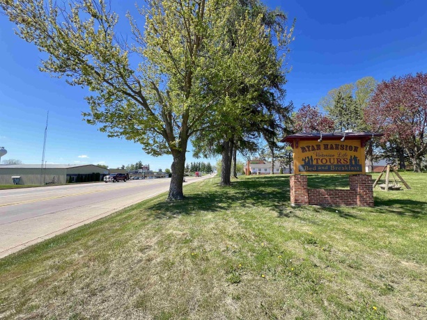 11373 US Highway 20, GALENA, Illinois 61036, 10 Bedrooms Bedrooms, ,8 BathroomsBathrooms,House,For Sale,US Highway 20,202502299