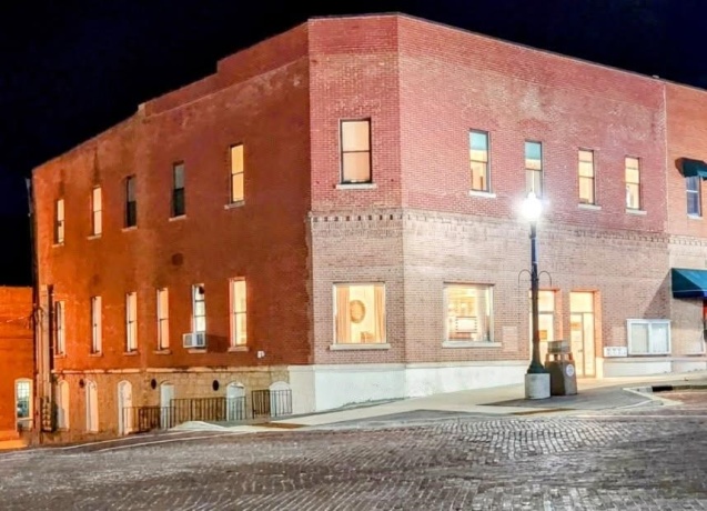 102 Market, MOUNT CARROLL, Illinois 61053, ,5+ Units,For Sale,Market,202502324