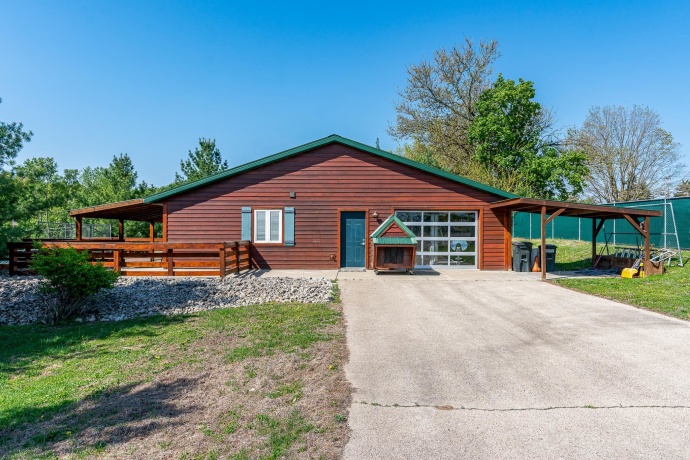 1012 VIADUCT, SAVANNA, Illinois 61074, 2 Bedrooms Bedrooms, ,2 BathroomsBathrooms,House,For Sale,VIADUCT,202502339