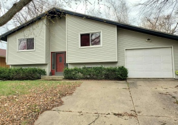 614 Woodridge, ROCKFORD, Illinois 61108, 3 Bedrooms Bedrooms, ,2 BathroomsBathrooms,House,For Sale,Woodridge,202501910