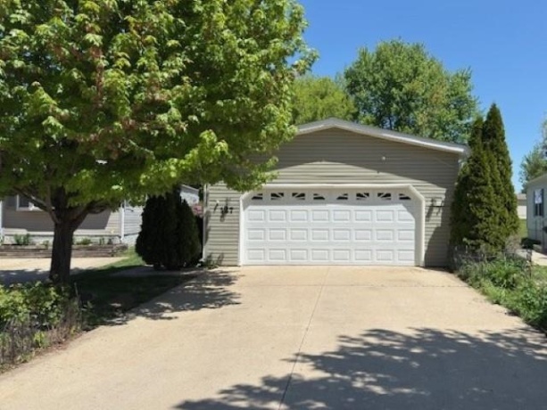127 Club, BELVIDERE, Illinois 61008, 3 Bedrooms Bedrooms, ,2 BathroomsBathrooms,House,For Sale,Club,202502385