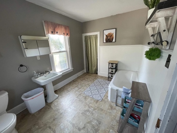 300 Holcomb, MILLEDGEVILLE, Illinois 61051, 3 Bedrooms Bedrooms, ,2 BathroomsBathrooms,House,For Sale,Holcomb,202502431