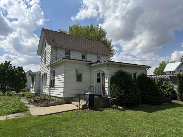 300 Holcomb, MILLEDGEVILLE, Illinois 61051, 3 Bedrooms Bedrooms, ,2 BathroomsBathrooms,House,For Sale,Holcomb,202502431