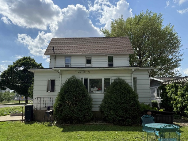 300 Holcomb, MILLEDGEVILLE, Illinois 61051, 3 Bedrooms Bedrooms, ,2 BathroomsBathrooms,House,For Sale,Holcomb,202502431