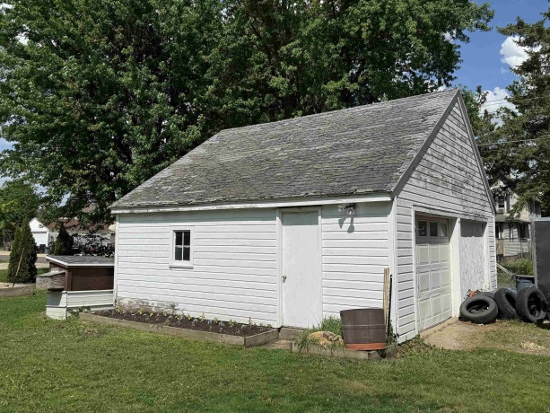 300 Holcomb, MILLEDGEVILLE, Illinois 61051, 3 Bedrooms Bedrooms, ,2 BathroomsBathrooms,House,For Sale,Holcomb,202502431