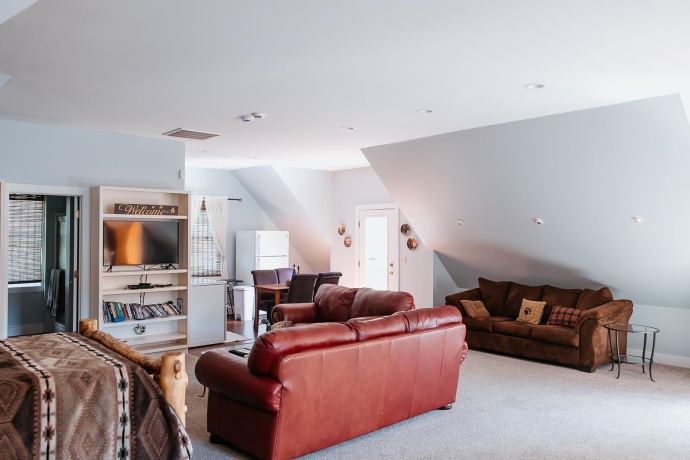 2105 Elizabeth Scales Mound, ELIZABETH, Illinois 61028, 4 Bedrooms Bedrooms, ,4 BathroomsBathrooms,House,For Sale,Elizabeth Scales Mound,202502434