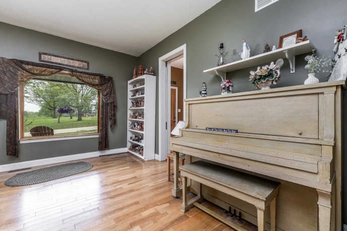 416 Galena, WARREN, Illinois 61087, 4 Bedrooms Bedrooms, ,3 BathroomsBathrooms,House,For Sale,Galena,202502492