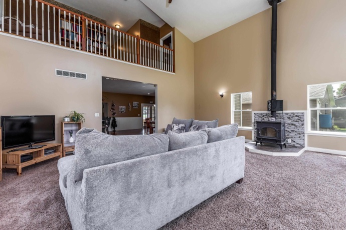 416 Galena, WARREN, Illinois 61087, 4 Bedrooms Bedrooms, ,3 BathroomsBathrooms,House,For Sale,Galena,202502492