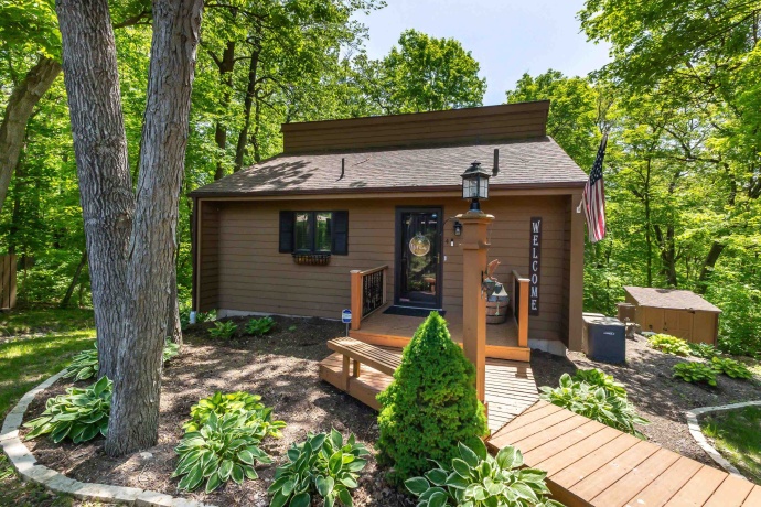 4 Colony, GALENA, Illinois 61036, 3 Bedrooms Bedrooms, ,2 BathroomsBathrooms,House,For Sale,Colony,202502513