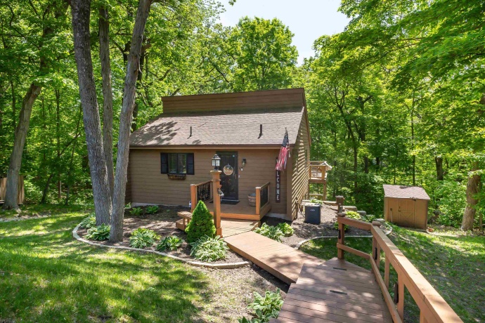 4 Colony, GALENA, Illinois 61036, 3 Bedrooms Bedrooms, ,2 BathroomsBathrooms,House,For Sale,Colony,202502513