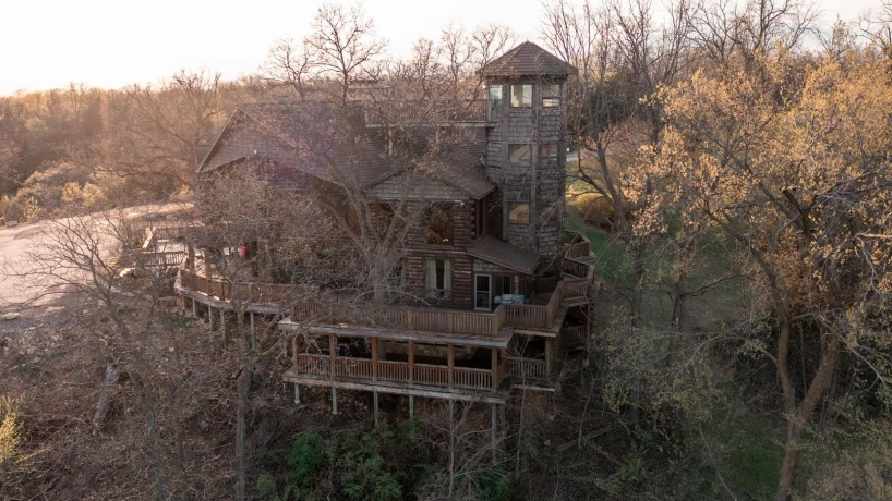 2003 Hanover, HANOVER, Illinois 61041, 4 Bedrooms Bedrooms, ,4 BathroomsBathrooms,House,For Sale,Hanover,202502520