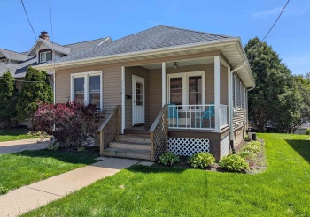 1043 Lincoln, FREEPORT, Illinois 61032, 2 Bedrooms Bedrooms, ,1 BathroomBathrooms,House,For Sale,Lincoln,202502537