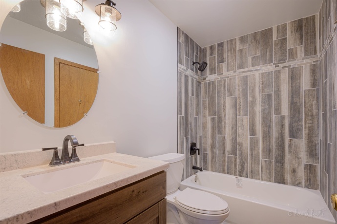 9 Oakmont, GALENA, Illinois 61036, 4 Bedrooms Bedrooms, ,2 BathroomsBathrooms,House,For Sale,Oakmont,202502539