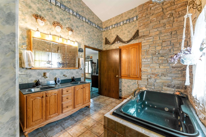 1479 Old Mill, FRANKLIN GROVE, Illinois 61031, 4 Bedrooms Bedrooms, ,4 BathroomsBathrooms,House,For Sale,Old Mill,202502625