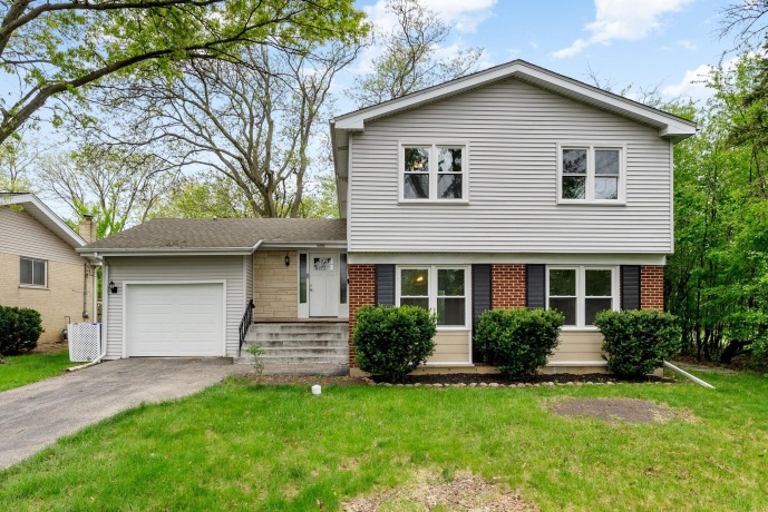 666 Barberry, HIGHLAND PARK, Illinois 60035, 3 Bedrooms Bedrooms, ,2 BathroomsBathrooms,House,For Sale,Barberry,202502635