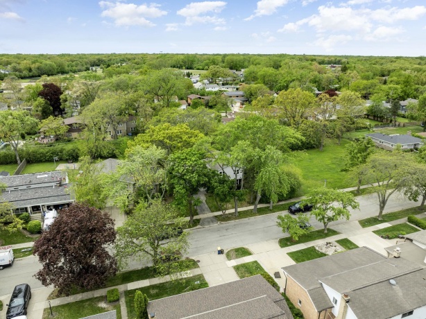 666 Barberry, HIGHLAND PARK, Illinois 60035, 3 Bedrooms Bedrooms, ,2 BathroomsBathrooms,House,For Sale,Barberry,202502635