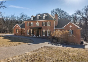 77 Roosevelt, EAST DUBUQUE, Illinois 61025, 5 Bedrooms Bedrooms, ,4 BathroomsBathrooms,House,For Sale,Roosevelt,202502639