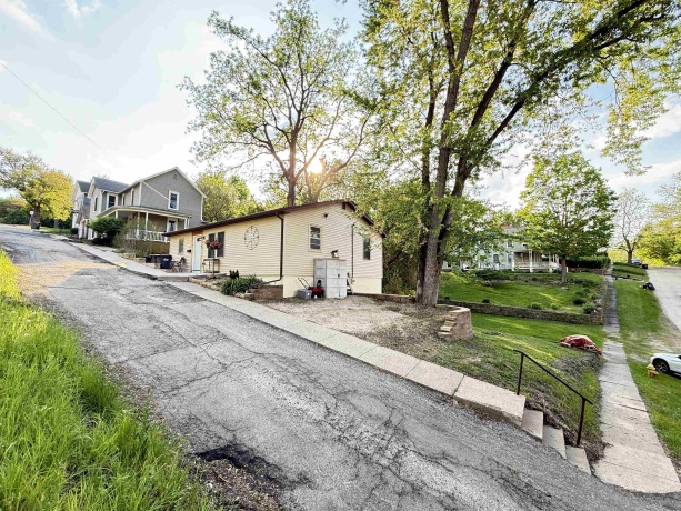 114 High, GALENA, Illinois 61036, 3 Bedrooms Bedrooms, ,1 BathroomBathrooms,House,For Sale,High,202502644