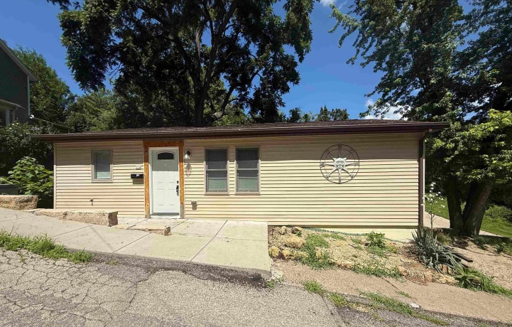 114 High, GALENA, Illinois 61036, 3 Bedrooms Bedrooms, ,1 BathroomBathrooms,House,For Sale,High,202502644