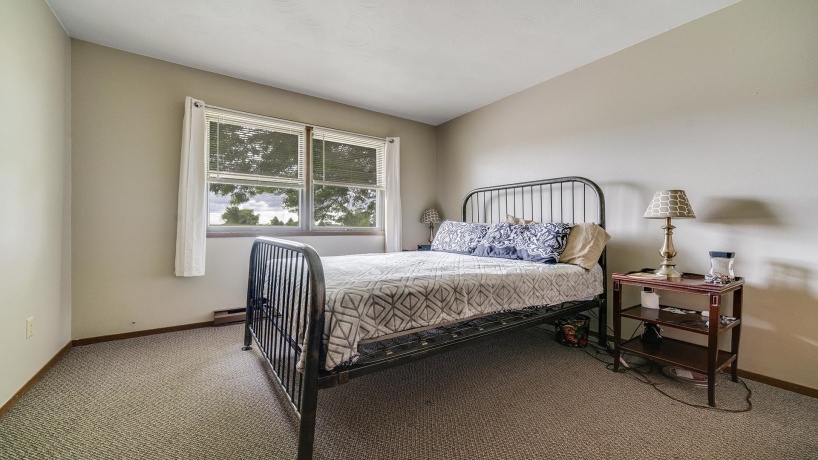 701 Oregon, POLO, Illinois 61064, ,2 Units,For Sale,Oregon,202502704