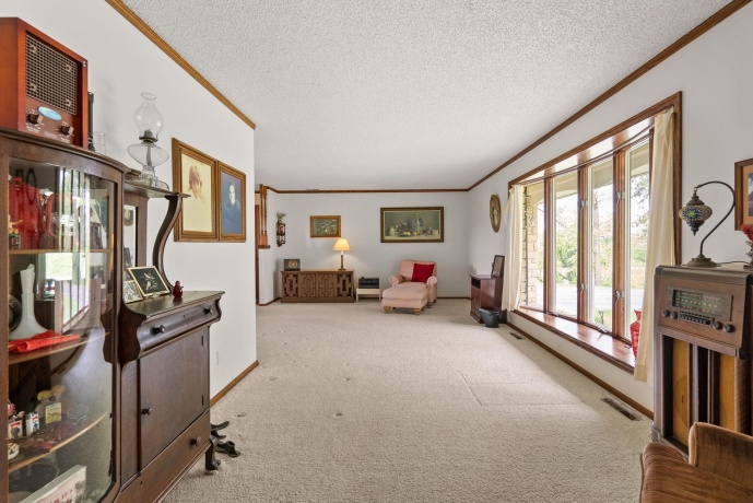 17380 CORBETT, MOUNT CARROLL, Illinois 61053, 6 Bedrooms Bedrooms, ,3 BathroomsBathrooms,House,For Sale,CORBETT,202502721