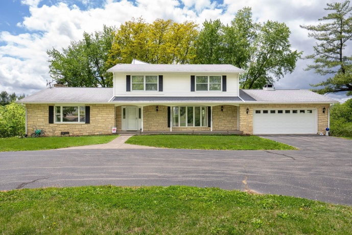 17380 CORBETT, MOUNT CARROLL, Illinois 61053, 6 Bedrooms Bedrooms, ,3 BathroomsBathrooms,House,For Sale,CORBETT,202502721