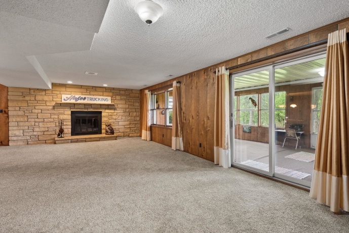 17380 CORBETT, MOUNT CARROLL, Illinois 61053, 6 Bedrooms Bedrooms, ,3 BathroomsBathrooms,House,For Sale,CORBETT,202502721