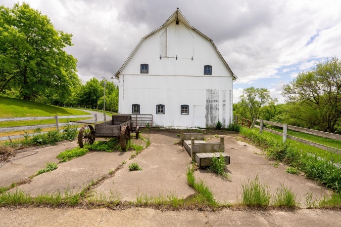17380 CORBETT, MOUNT CARROLL, Illinois 61053, 6 Bedrooms Bedrooms, ,3 BathroomsBathrooms,House,For Sale,CORBETT,202502721