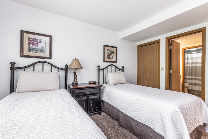 23 Oak Glen, GALENA, Illinois 61036, 2 Bedrooms Bedrooms, ,2 BathroomsBathrooms,Condominium,For Sale,Oak Glen,202502731