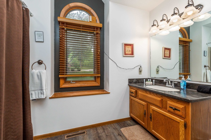 23 Oak Glen, GALENA, Illinois 61036, 2 Bedrooms Bedrooms, ,2 BathroomsBathrooms,Condominium,For Sale,Oak Glen,202502731