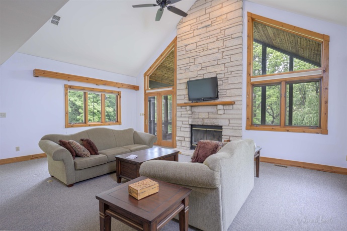 4 Acorn, GALENA, Illinois 61036, 4 Bedrooms Bedrooms, ,3 BathroomsBathrooms,House,For Sale,Acorn,202502783