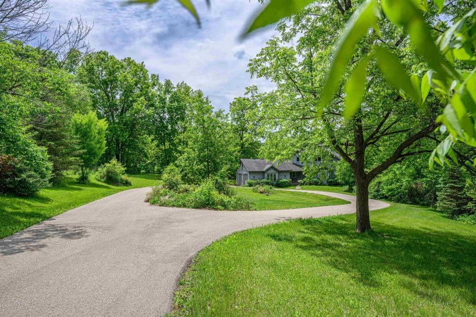 4 Acorn, GALENA, Illinois 61036, 4 Bedrooms Bedrooms, ,3 BathroomsBathrooms,House,For Sale,Acorn,202502783