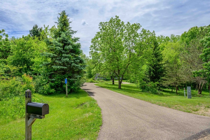 4 Acorn, GALENA, Illinois 61036, 4 Bedrooms Bedrooms, ,3 BathroomsBathrooms,House,For Sale,Acorn,202502783