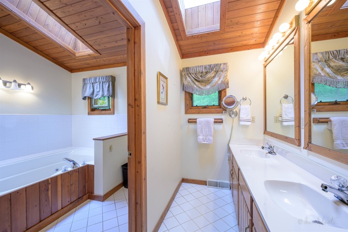 5 Boulder, GALENA, Illinois 61036, 4 Bedrooms Bedrooms, ,4 BathroomsBathrooms,House,For Sale,Boulder,202502859