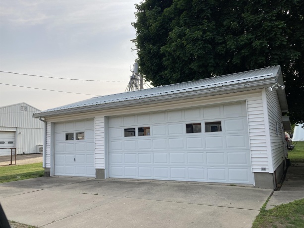 120 Claremont, LANARK, Illinois 61046, 3 Bedrooms Bedrooms, ,2 BathroomsBathrooms,House,For Sale,Claremont,202502866