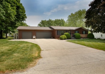 106 Lincoln, LENA, Illinois 61048, 3 Bedrooms Bedrooms, ,2 BathroomsBathrooms,House,For Sale,Lincoln,202503009